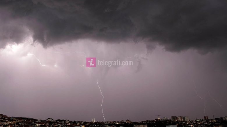 Shi, stuhi e shkarkime rrufesh në dy ditët e ardhshme– IHK thotë se mund të ketë edhe vërshime