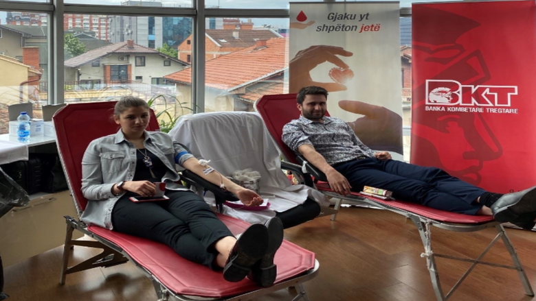 Stafi i BKT dhuron gjak për Ditën Botërore të Dhurimit të Gjakut