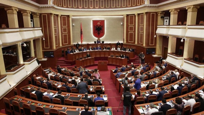 Në fund të korrikut Kuvendi i Shqipërisë vendos për ndryshimin e sistemit elektoral