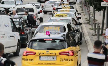​Radio-taksitë protestojnë për ditën e dytë me radhë, kërkojnë kushte më të mira të punës