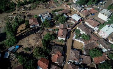 Përmbytje në veriperëndim të Turqisë, raportohet për katër të vdekur