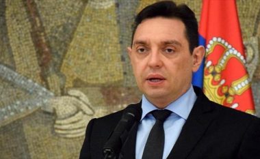 Edhe ministri serb i Mbrojtjes, Aleksandar Vulin, rezulton pozitiv me coronavirus