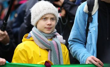 Greta Thunberg iu bënë thirrje qeverive ta trajtojnë ngrohjen globale me të njëjtën urgjencë sikurse coronavirusin
