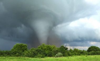 Tornado e fuqishme godet Minesotën, erërat frynin me 270 kilometra në orë – humb jetën një burrë derisa punonte brenda garazhit