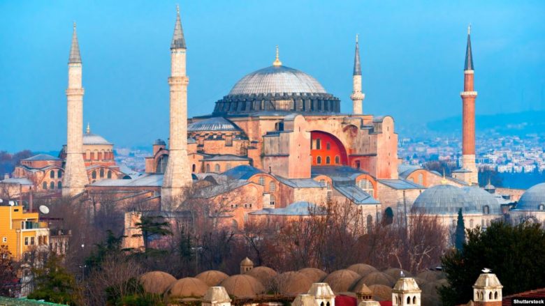 Gjykata turke i hap rrugë kthimit të Shën Sofisë në xhami