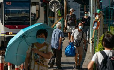 Coronavirusi, Hong Kongu ndalon tubimet me më shumë se dy persona