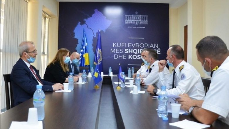 ​Ministrja Hykmete Bajrami viziton Doganën e Kosovës