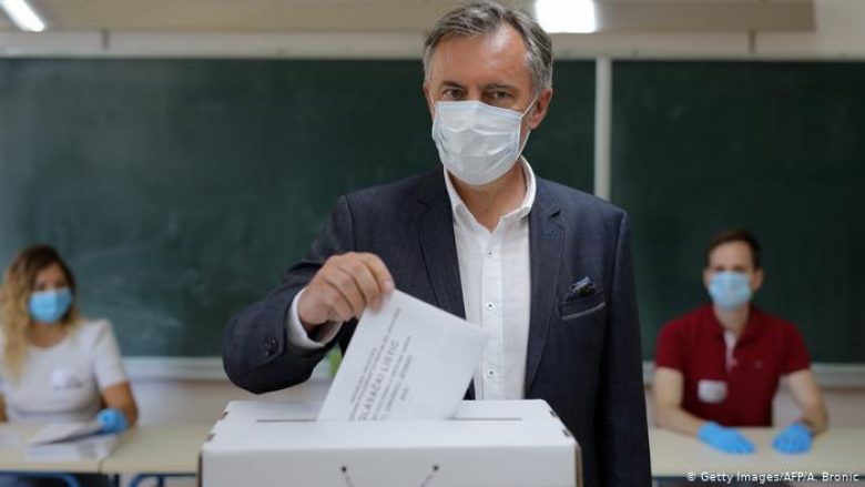 Kroaci, HDZ fiton votimet me maska