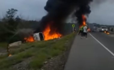 Rrokulliset kamioni cisternë në Kolumbi, qytetarët grumbullohen për të marrë derivatet që derdheshin – shpërthen mjeti dhe lë të vdekur 7 persona
