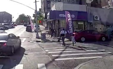 Kalonte vijat e bardha duke mbajtur për dore të bijën 6-vjeçe, qëllohet për vdekje burri në Bronx – kamerat e sigurisë filmojnë gjithçka
