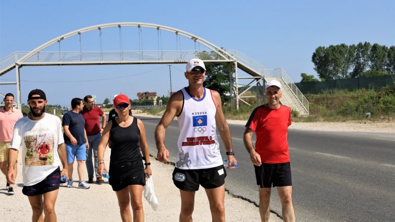 “Vrapi i shqipes nga Skënderbeu n’Skënderbe” – Fikret Shatri përfundon me sukses vrapimin prej 257 kilometrash nga Prishtina në Tiranë