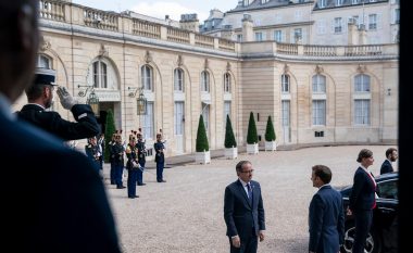 Zyra e presidentit Macron jep detaje për takimin e djeshëm me Hotin