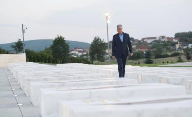 Dy ditë para nisjes për Hagë, Thaçi bën homazhe në Prekaz