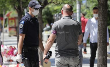 Policia nis inspektimet në sheshet e Prishtinës, ndalon qytetarët që nuk kanë maska