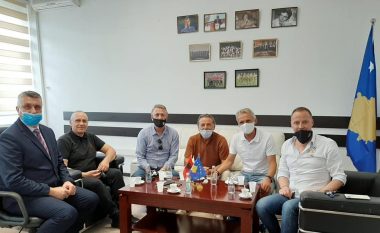 Krerët e FFK-së u pritën në MKRS nga zëvendësministri Grabovci, marrin përkrahje për vazhdimin e garave