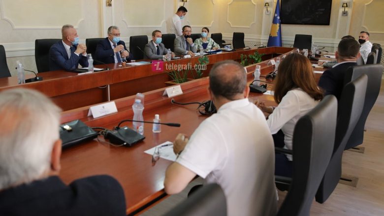 Përplasje mes deputetëve të PDK-së dhe LVV-së gjatë raportimit të Agim Veliut në Komisionin për siguri