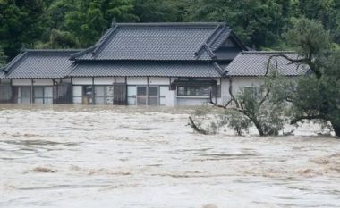Përmbytje në Japoni, raportohet për 14 të vdekur, dy prej tyre ndërruan jetë nga një rrëshitje prej dheu