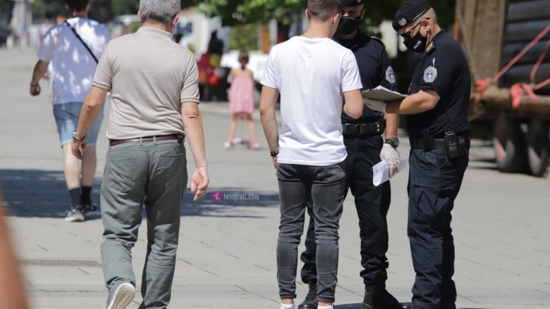 Prishtinë, policia gjobit qytetarët të cilët nuk kanë vendosur maska mbrojtëse