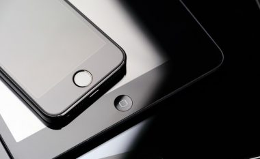 ‘Rrjedhin’ fotografitë – a do të duket kështu ekrani i iPhone 12?