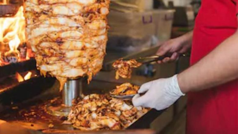Restoranti e ofroi me çmim të lirë, ‘vërshohet’ nga klientët – një fëmijë i vdekur dhe më shumë se 800 të sëmurë nga ‘mishi i kalbur’ në Jordani