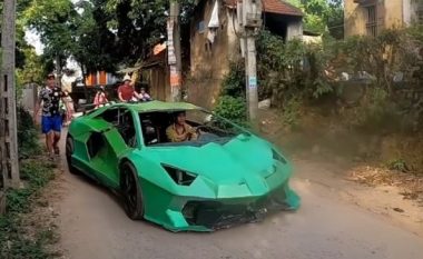 Lamborghini i bërë nga kartoni