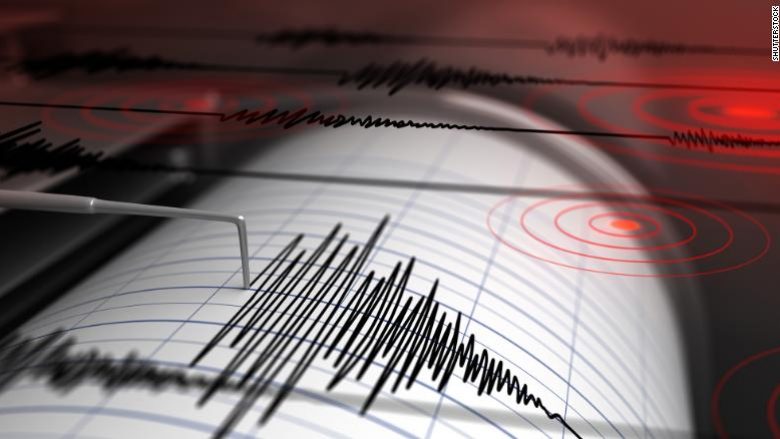 Një tërmet prej 7.8 shkallësh Rihter goditi një gadishull të Alaskës