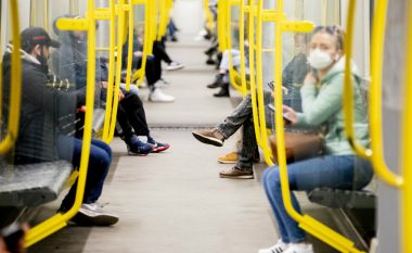 ‘Mos përdorni deodorantin’: Operatori i transportit i Berlinit me një ide interesante për nxitjen e përdorimit të maskave