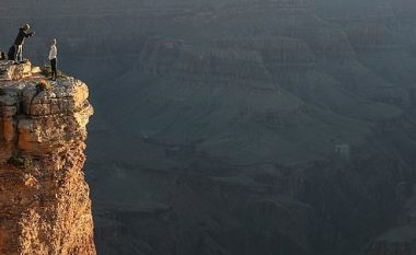 Gruaja nga Arizona vdes pasi rrëshqiti derisa po bënte fotografi në Grykën e Kanionit