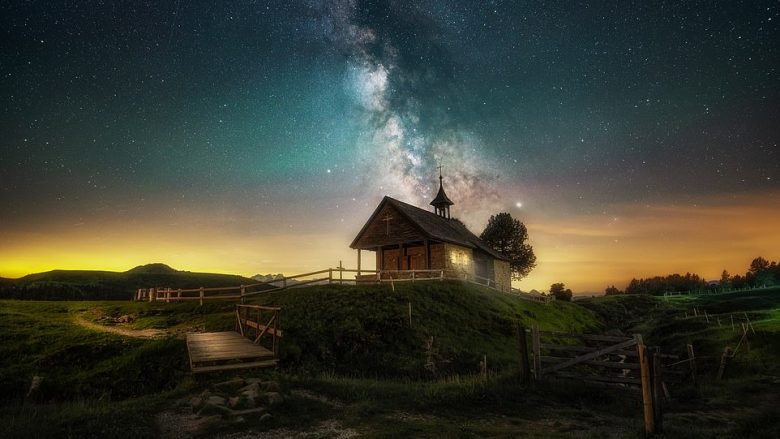Fotografitë magjepsëse të peizazheve befasuese të kapura nën qiellin magjik të mbushur me yje