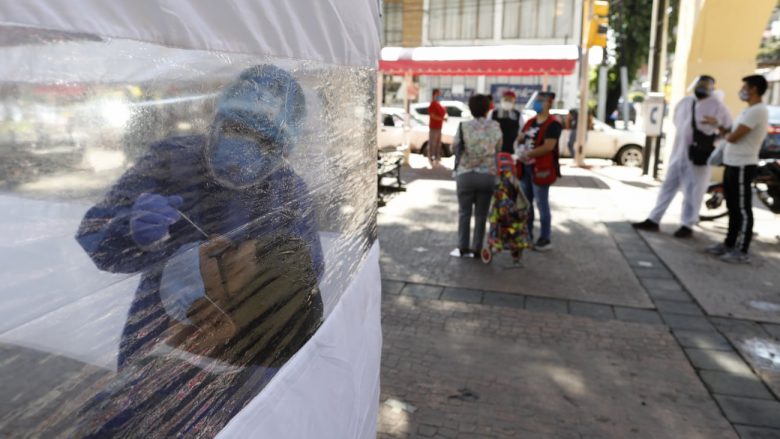 Meksika kryen tre teste në 100 mijë banorë: Presidenti i sheh testimet për COVID-19 si shpenzime “koti”