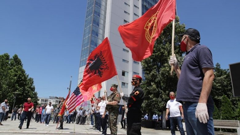 Veteranët protestojnë në mbrojtje të vlerave të UÇK-së