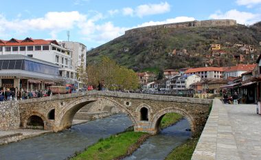 Prizren, policia ndaloi dhjetë persona – ata nuk respektuan kufizimin e lëvizjes