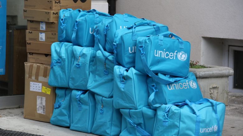 UNICEF-i i jep donacion IKSHPK-së pajisje për testimin e cilësisë së ujit të pijshëm