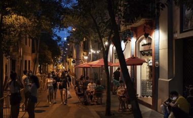 Rajoni i Katalonjës në Spanjë do të mbyllë baret dhe klubet e natës, si masë preventive nga coronavirusi