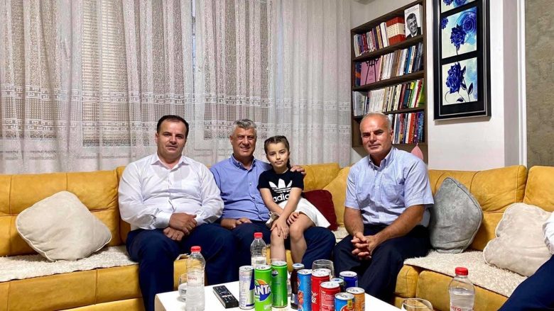 Thaçi viziton familjen e Vasfije Krasniqi-Goodman