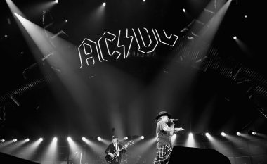 AC/DC publikojnë një version të këngës “You Shook Me All Night Long” për të festuar 40-vjetorin e albumit