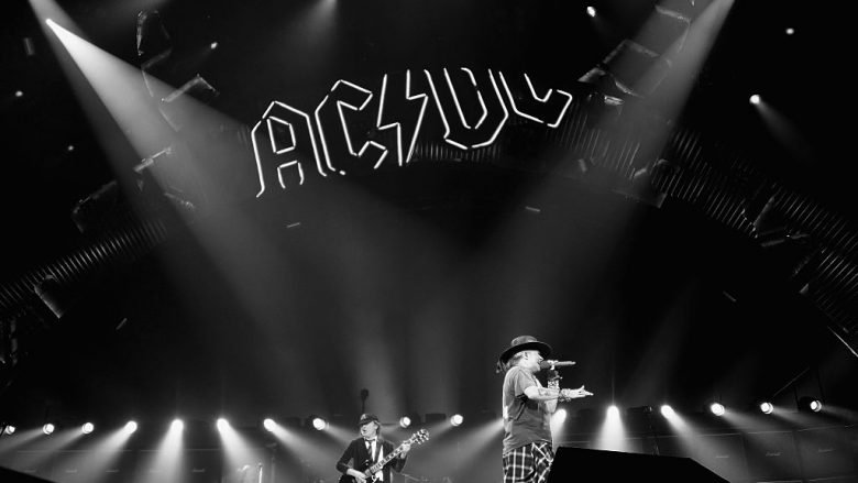 AC/DC publikojnë një version të këngës “You Shook Me All Night Long” për të festuar 40-vjetorin e albumit