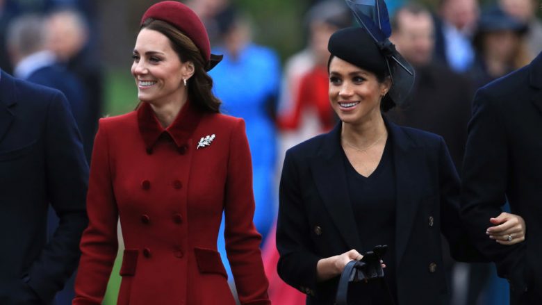 Meghan Markle humbet kurorën e modës, fansat preferojnë stilin e Kate Middleton