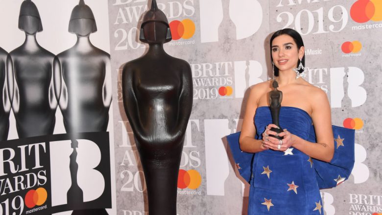 Dua Lipa: Në Kosovë nuk mund të bëja muzikë ashtu siç dëshiroja