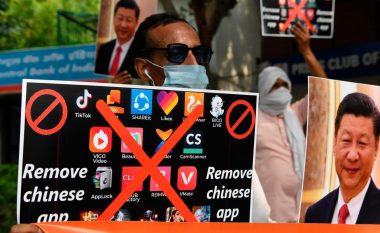 Apple dhe Google bllokojnë dhjetëra aplikacione kineze në Indi