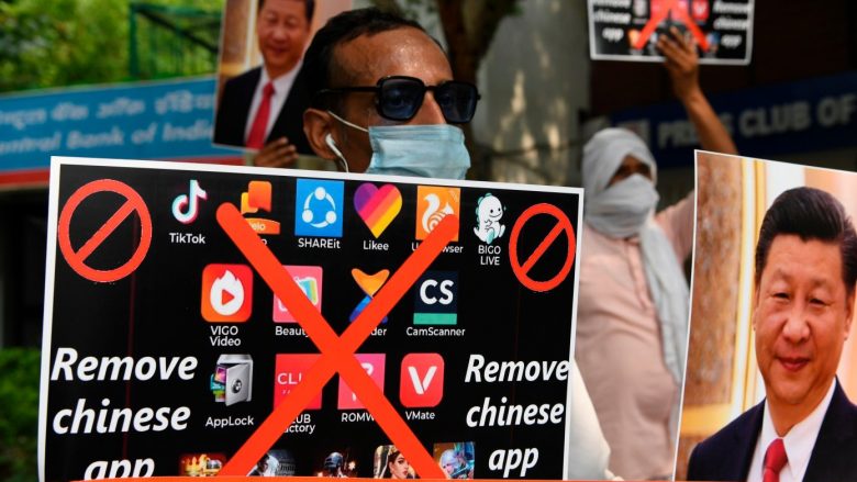 Apple dhe Google bllokojnë dhjetëra aplikacione kineze në Indi