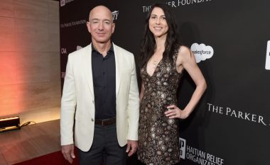 Pas divorcit me Jeff Bezos, ish-bashkëshortja e tij MacKenzie Scott ka dhuruar 1.7 miliard dollarë për bamirësi