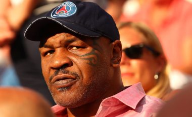 Mike Tyson nuk ndalet, në moshën 54 vjeçare tregon figurat muskulore gjatë xhirimeve