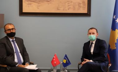 Zemaj dhe ambasadori turk biseduan për COVID-19 dhe bashkëpunimin në shëndetësi