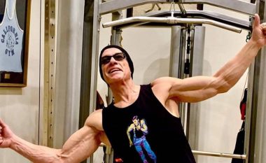 Van Damme nuk i braktis ushtrimet, edhe në moshën 59 vjeçare ruan fizikun muskuloz