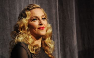 Madonna guxon të pozojë e zhveshur në moshën 61 vjeçare