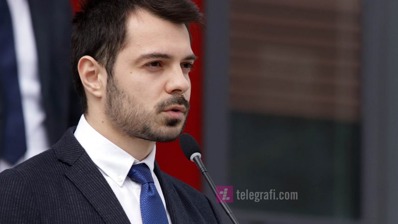 Zëdhënësi i LVV-së i quan të kota dhe të mërzitshme reagimet e Thaçit dhe Hotit për ministrat serbë