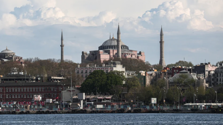Turqia shtyn vendimin për kthimin e Aja Sofia në xhami