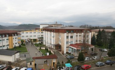Në Spitalin e Gjakovës po trajtohen 31 pacientë me COVID-19,  11 të tjerë janë në pritje të rezultatit