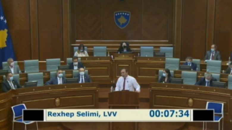 Selimi, Hotit: Na turpërove kryeministër, a duhet ta mësosh serbishten para takimit me Vuçiqin?